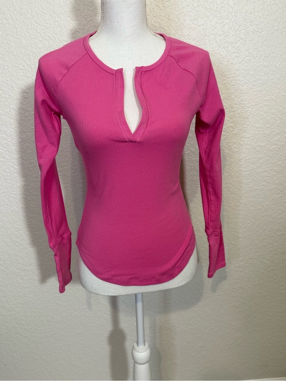 Free People Ribbed Notch-Neck Long Sleeve Tee in Magenta size medium